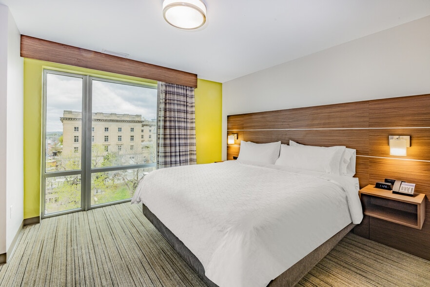 More Photos Of 905 O St, Lincoln Hotel For Sale
