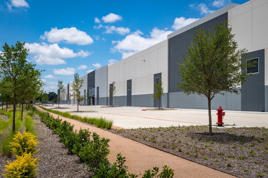 More Photos Of 3550 Hardrock Rd, Grand Prairie Warehouse For Lease