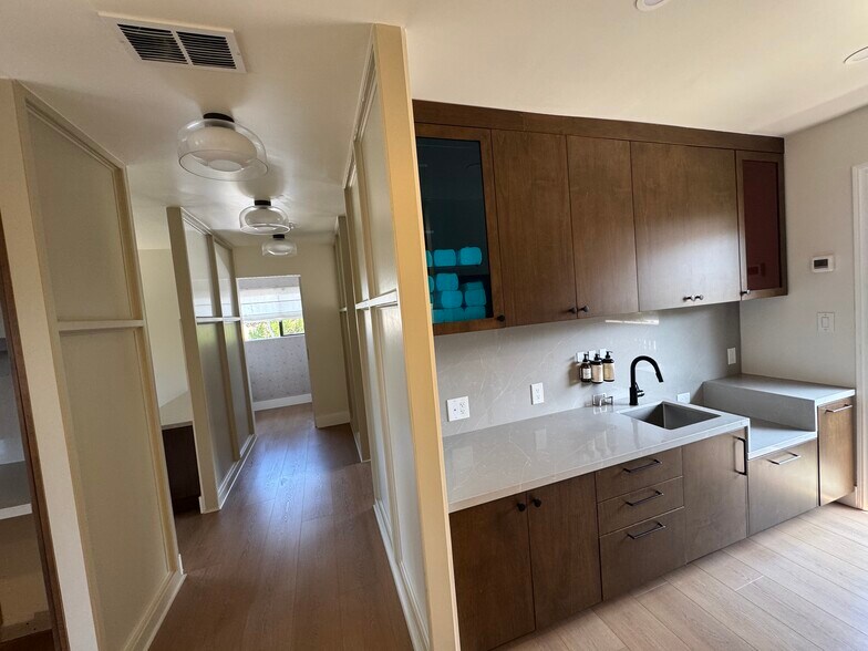 More Photos Of 318 9th St, Del Mar Medical For Lease