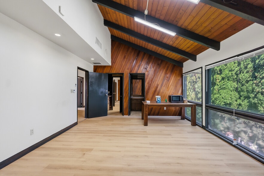 More Photos Of 5375 Industrial Dr, Huntington Beach Light Distribution For Sale