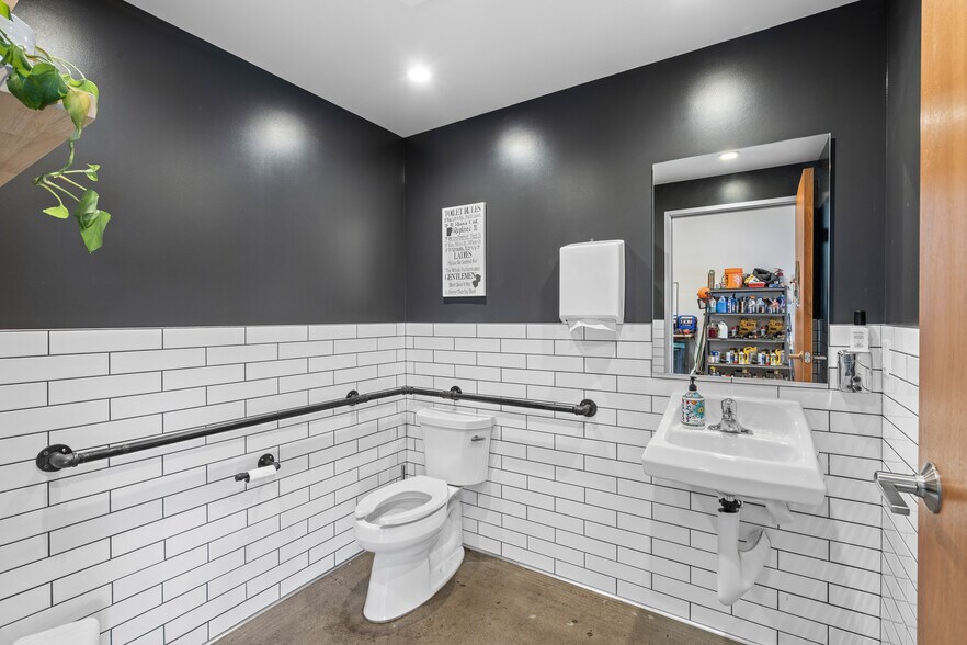 More Photos Of 225-231 W 16th St, National City Service For Sale