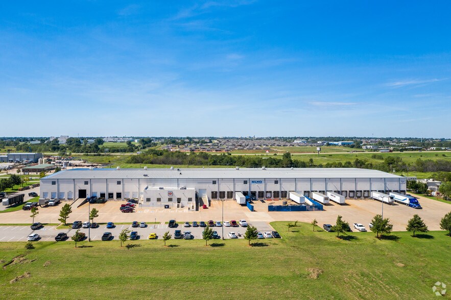 More Photos Of 600 N Sara Rd, Yukon Warehouse For Lease