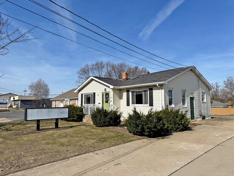 Primary Photo Of 1438 W 38th St, Erie Office For Lease