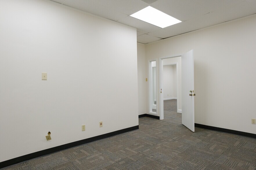 More Photos Of 110 Lincoln Ave, College Station Office For Lease