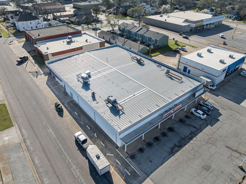 Primary Photo Of 200 S Armstrong Ave, Denison Storefront For Sale