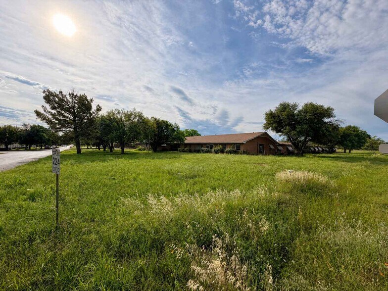 More Photos Of 1901 W Elliott St, Breckenridge Office For Sale