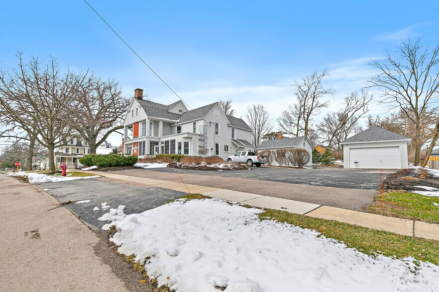 More Photos Of 303 N Main St, Elburn General Retail For Sale