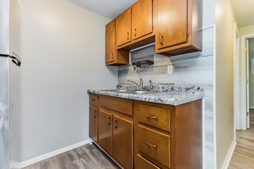 More Photos Of 709 S Hutchinson Ave, Muncie Apartments For Sale
