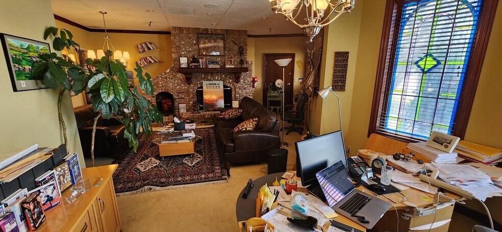 More Photos Of 120 S Victory Blvd, Burbank Loft Creative Space For Lease