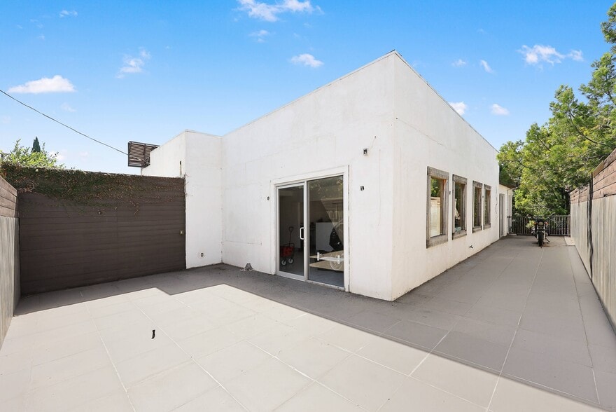 More Photos Of 101 S Virgil Ave, Los Angeles Freestanding For Sale