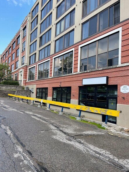 More Photos Of 201-211 Hunter St E, Peterborough Apartments For Lease