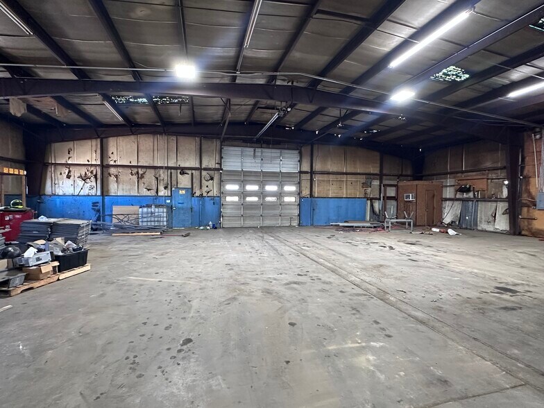 More Photos Of 207 Edison Ave, Benton Office For Lease