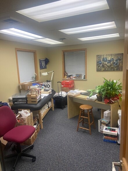 More Photos Of 929 S Main St, Lombard Office For Lease