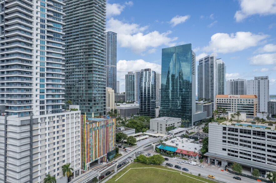 More Photos Of 1221 Brickell Ave, Miami Office For Lease