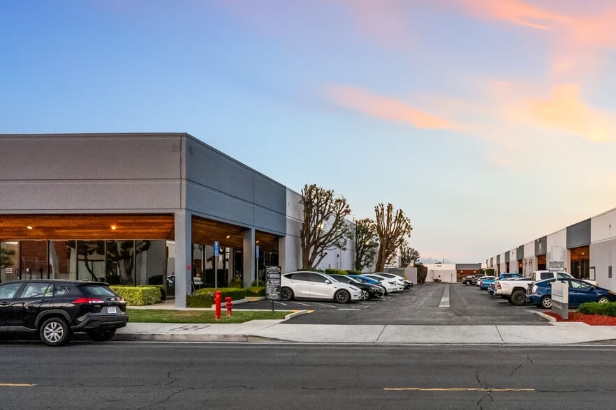More Photos Of 9420 Lurline Ave, Chatsworth Unknown For Lease