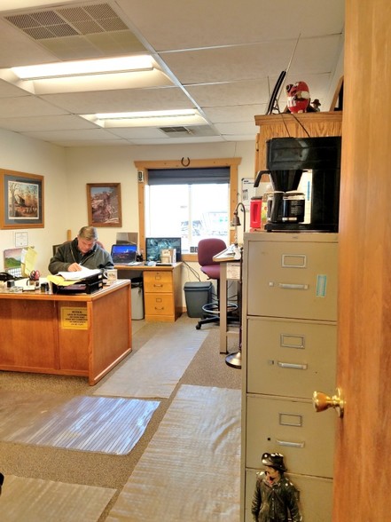 More Photos Of 501 N 1st St, Missouri Valley Light Manufacturing For Sale