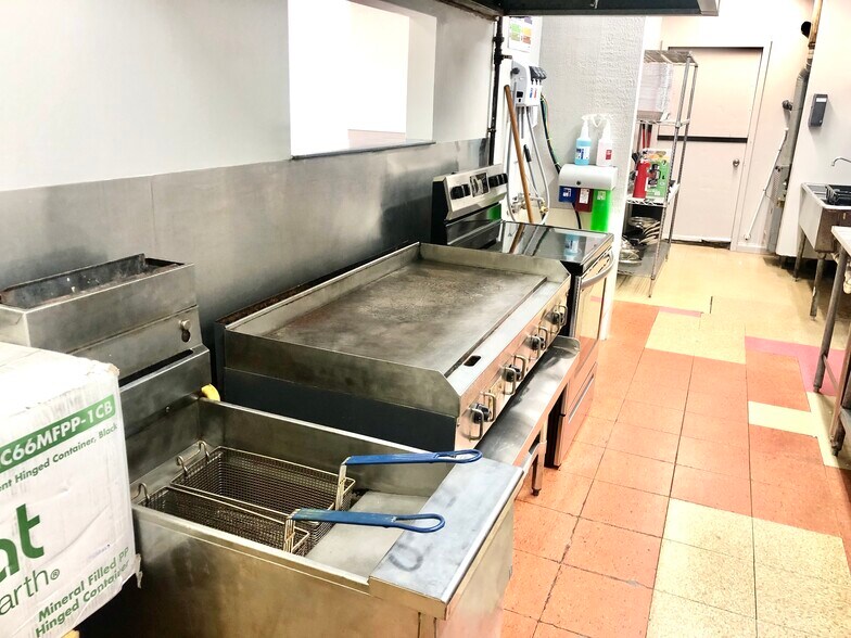 More Photos Of 2301 Hyde Park Blvd, Niagara Falls Restaurant For Sale