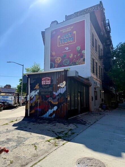 More Photos Of 454 S 5th St, Brooklyn Auto Dealership For Lease