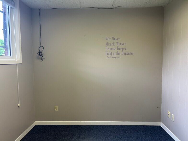 More Photos Of 191 Queensway W, Simcoe Office For Lease