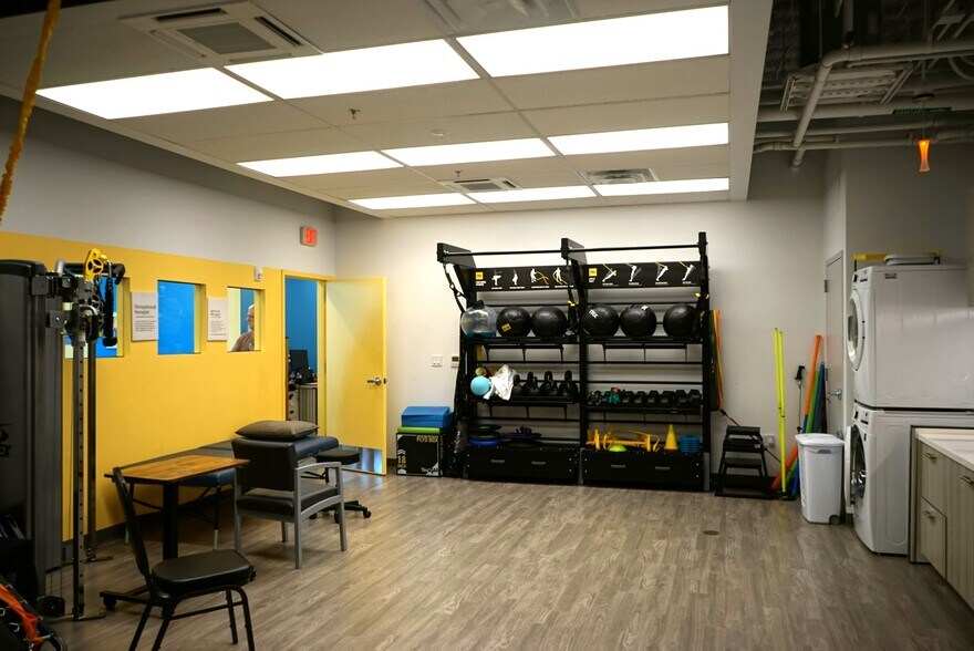 More Photos Of 4299 Chantilly Shopping Center Dr, Chantilly Storefront Retail Office For Lease