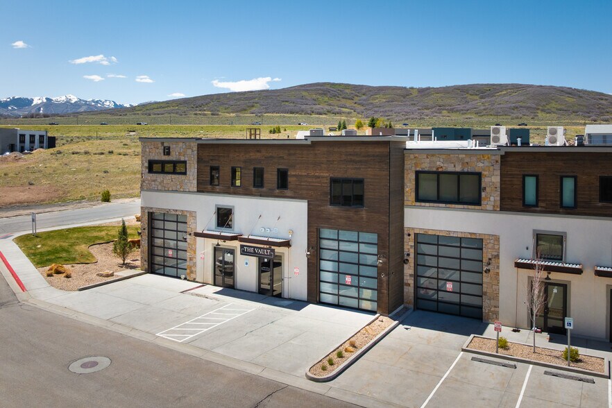 More Photos Of 4554 Forestdale Dr, Park City Light Manufacturing For Sale