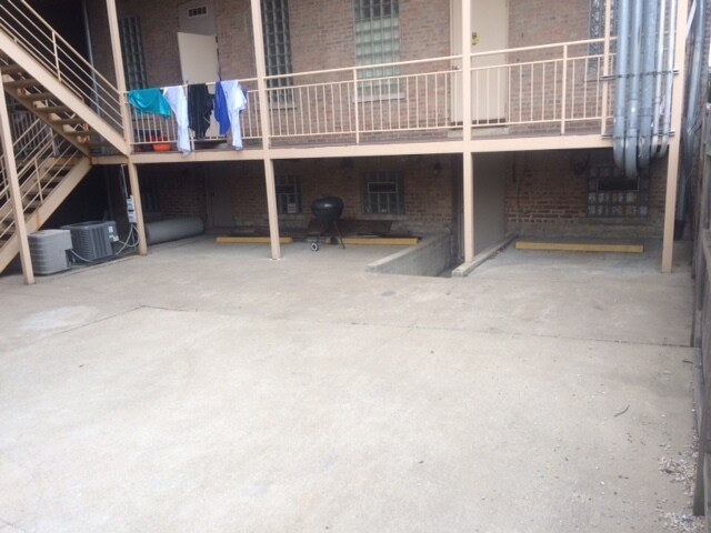 More Photos Of 2401 S Oakley Ave, Chicago Unknown For Lease