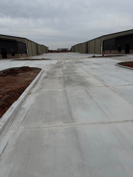 More Photos Of 1500 N Lincoln Blvd, Edmond Unknown For Lease