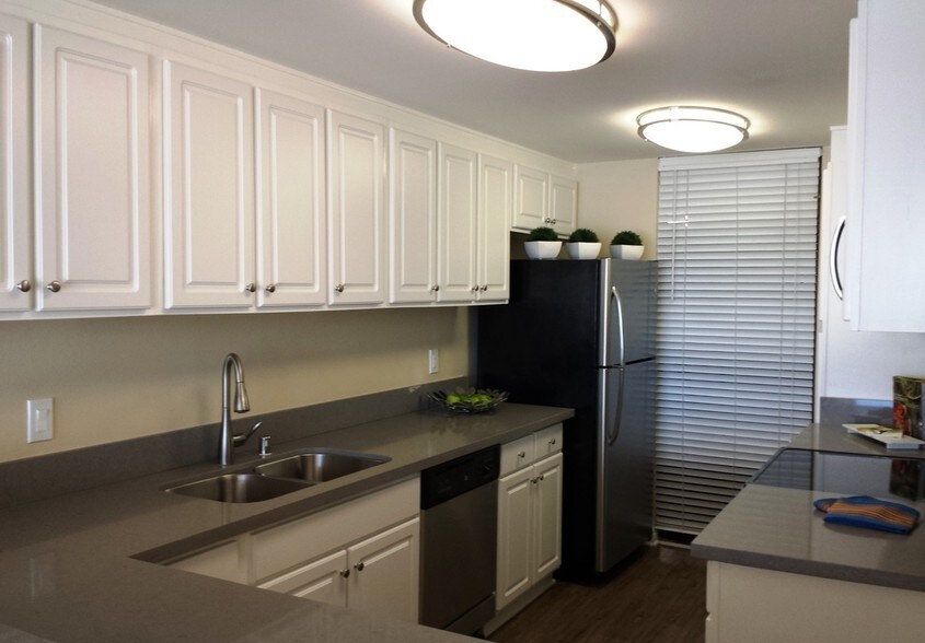 More Photos Of Marina City Club, Marina Del Rey Coworking Space