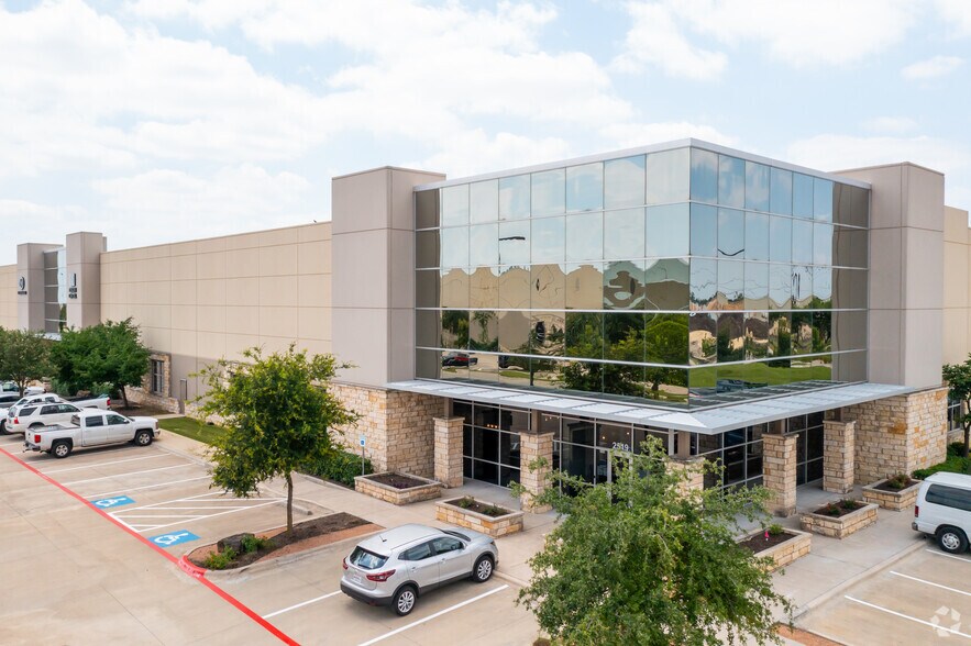 More Photos Of 2500 Scarbrough Dr, Austin Unknown For Lease