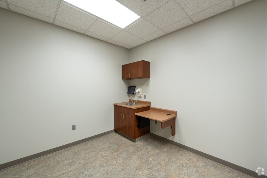 More Photos Of 60101 Bodnar Blvd, Mishawaka Medical For Lease