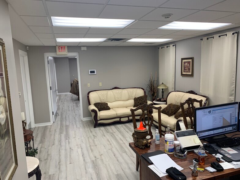 More Photos Of 60 Millstone Rd, Somerset Light Distribution For Lease