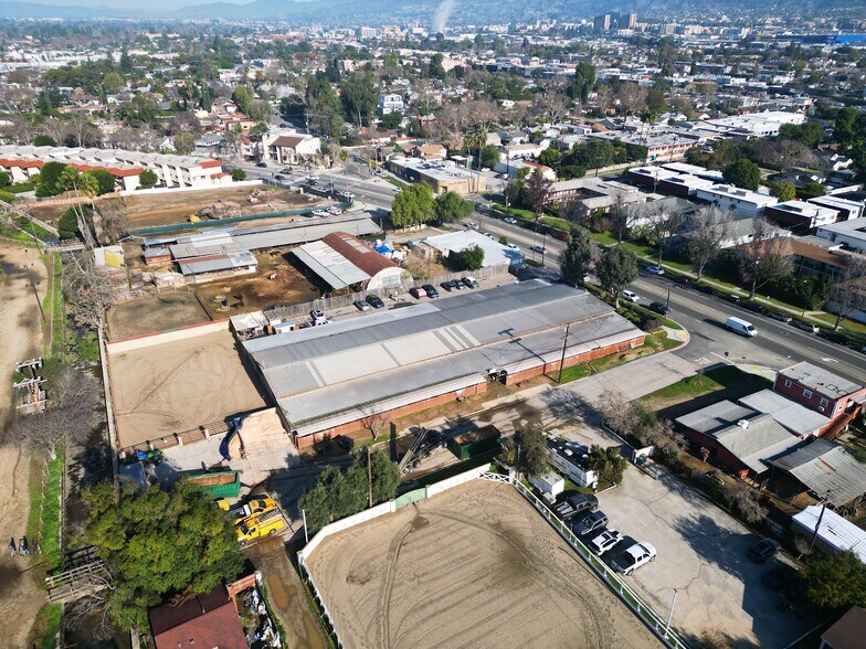 More Photos Of 1830 Riverside Dr, Glendale Horse Stables For Sale