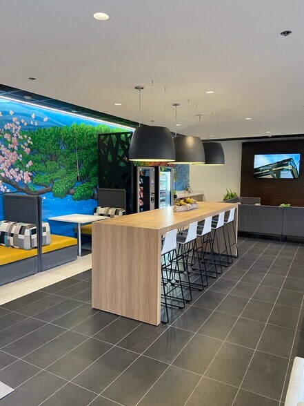 More Photos Of 250 E 96th St, Indianapolis Office For Lease