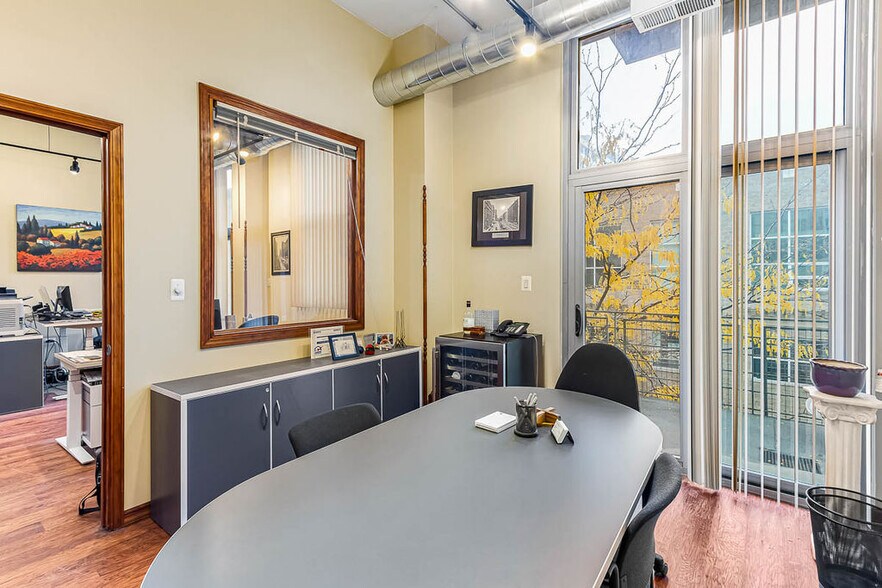 More Photos Of 824 W Superior St, Chicago Office Residential For Sale
