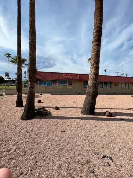 More Photos Of 1701 W Glendale Ave, Phoenix Medical For Sale