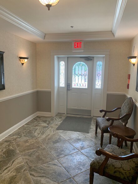 More Photos Of 18 Kings Hwy, Middletown Office For Sale