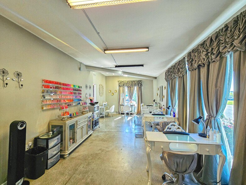 More Photos Of 7210 Bristlewood Dr, Youngstown Freestanding For Sale