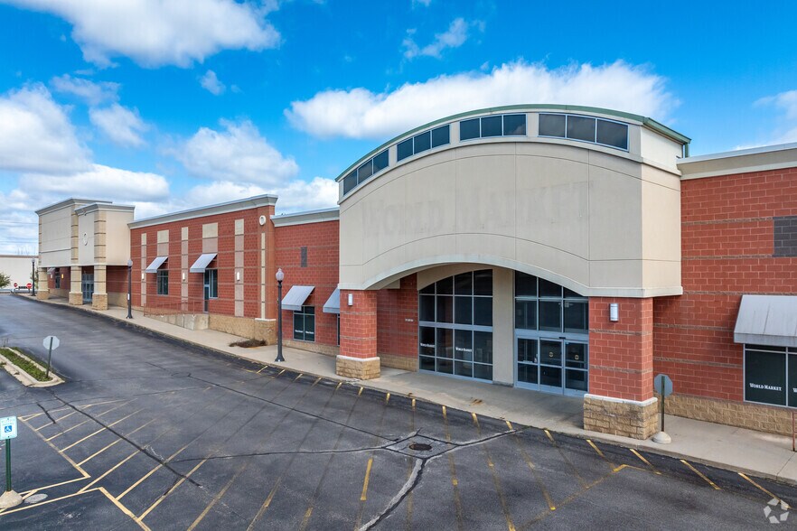 More Photos Of N96W18908 County Line Rd, Germantown General Retail For Lease