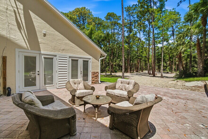 More Photos Of 4120 3rd Ave NW, Naples Apartments For Sale