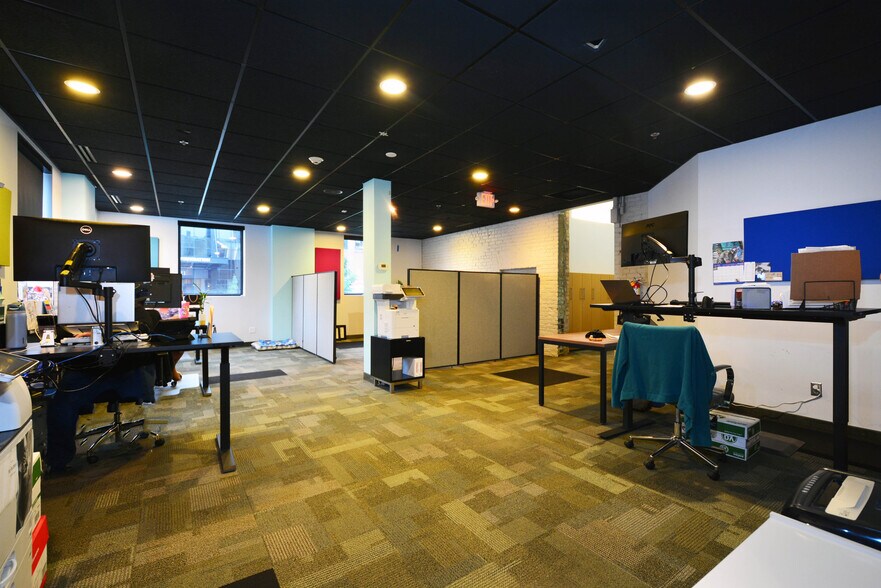 More Photos Of 1001 Washington Ave S, Minneapolis General Retail For Sale