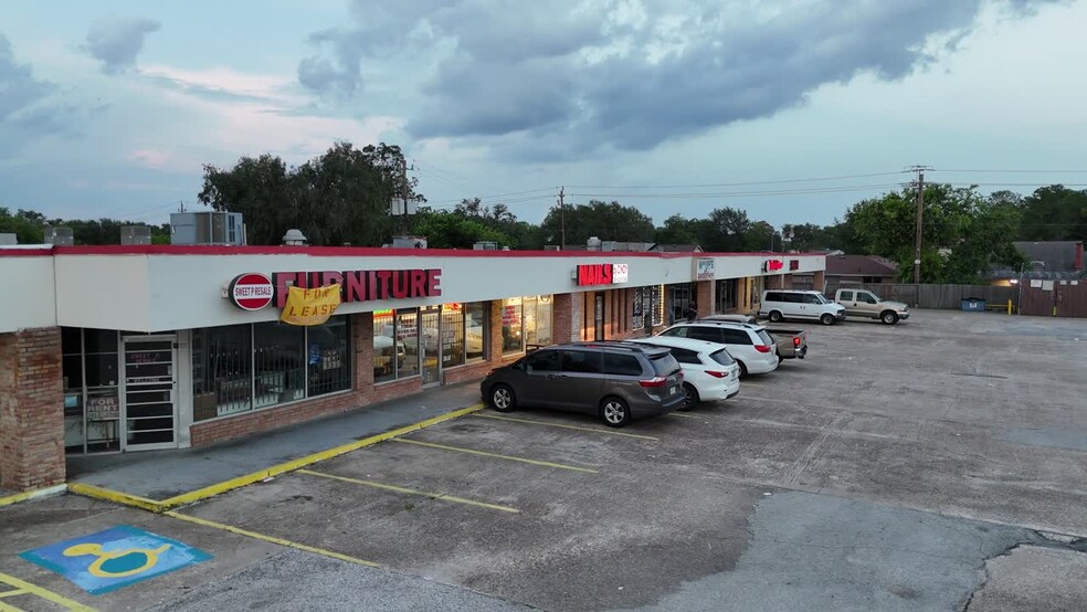 Primary Photo Of 1530 Kenforest Dr, Missouri City Convenience Store For Sale