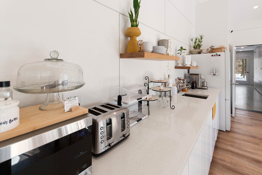 More Photos Of 7103 Lake View Rdg, Lake Ann Hospitality For Sale