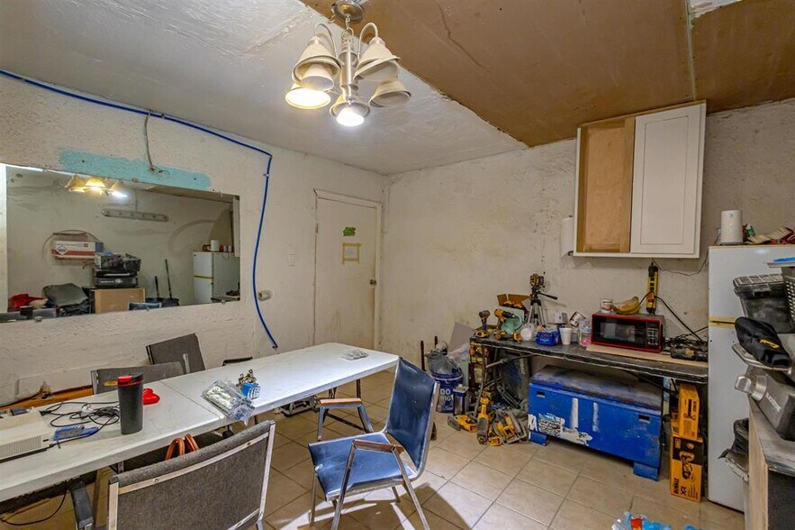 More Photos Of 1801 San Bernardo Ave, Laredo General Retail For Sale