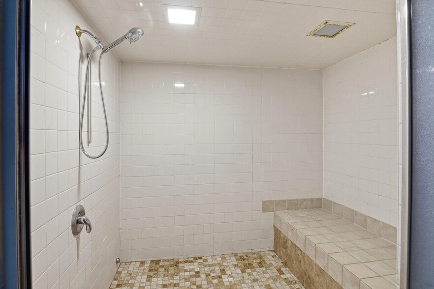 More Photos Of 5808 Monroe Rd, Charlotte Office For Sale