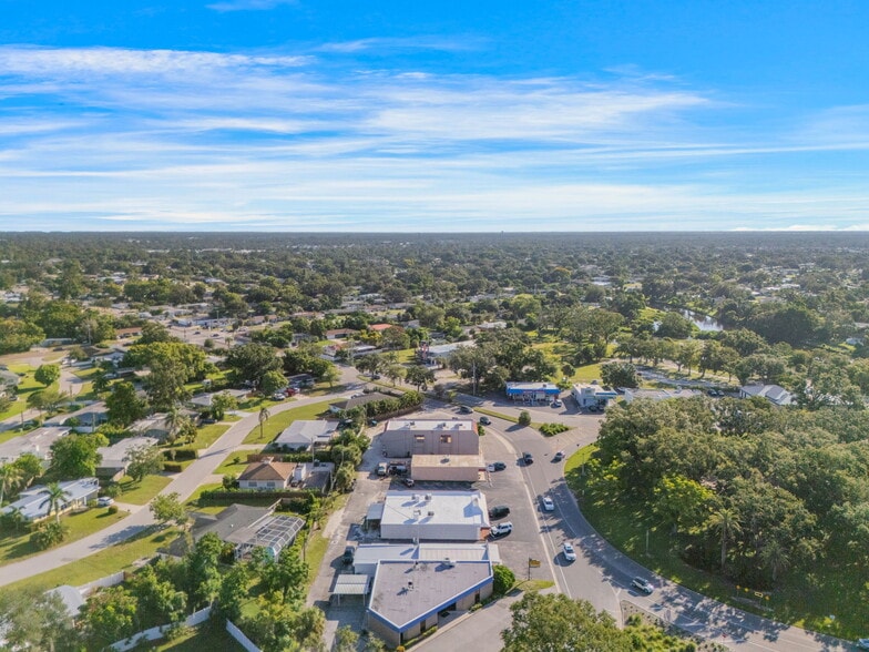 More Photos Of 3160 Southgate Cir, Sarasota Freestanding For Sale