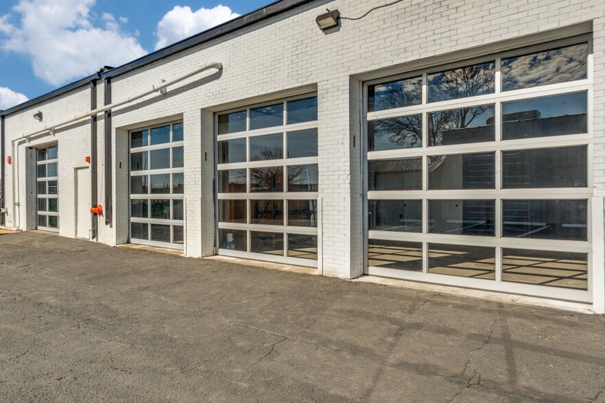 More Photos Of 2711 Irving Blvd, Dallas Light Distribution For Lease