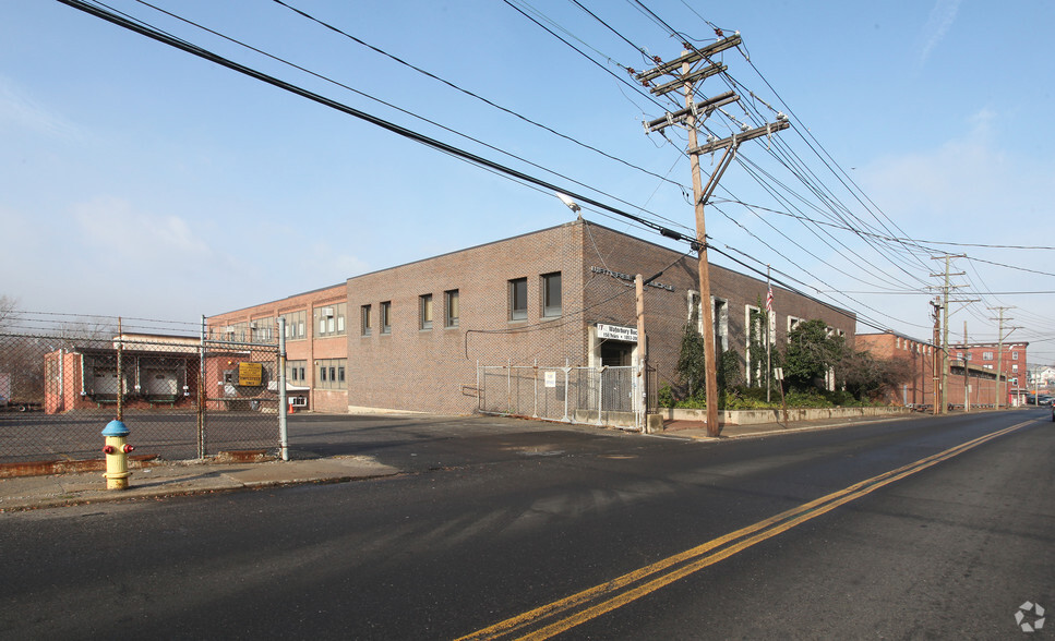 Primary Photo Of 952 S Main St, Waterbury Manufacturing For Sale