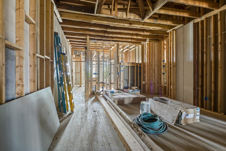 More Photos Of 209 N Jefferson Ave, Mount Pleasant Storefront For Sale