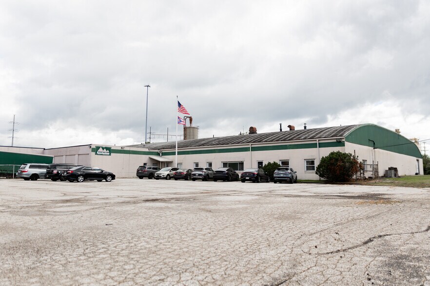 Primary Photo Of 5433 Perkins Rd, Bedford Heights Warehouse For Lease