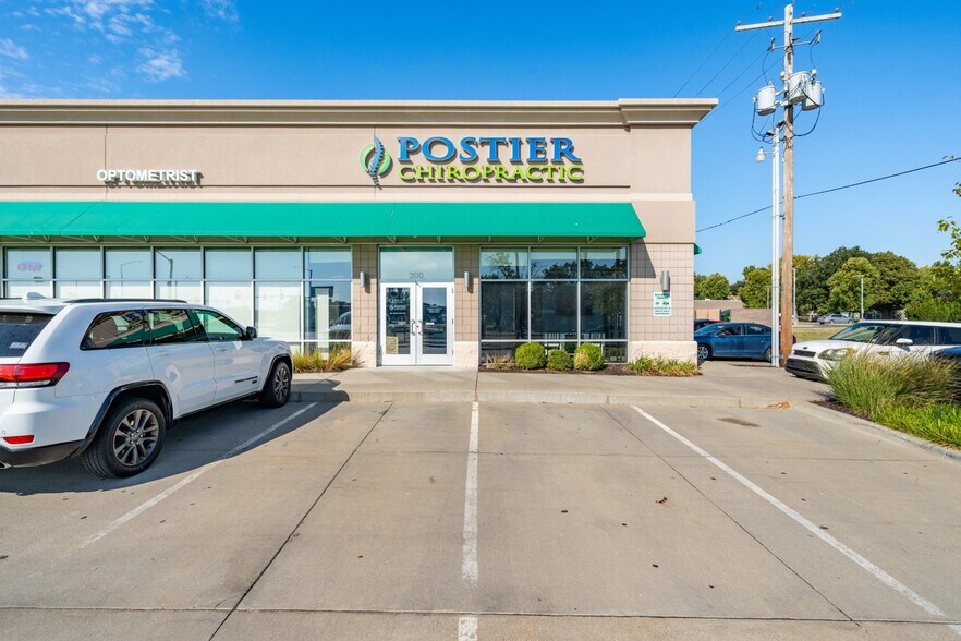 More Photos Of 809 N 3rd St, Manhattan Storefront Retail Office For Lease